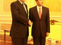 王毅会见哈萨克斯坦总统助理