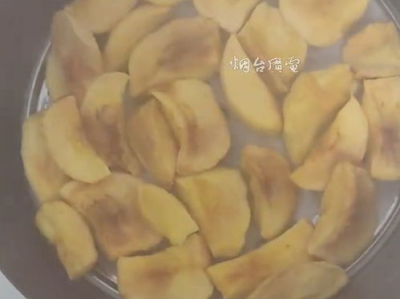 暖意融融，奶奶的爱心烤苹果干