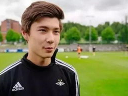 河南中原“村BA”赛场一名球员被打