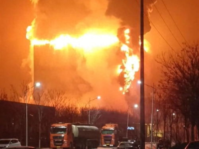 保定预制菜企业火灾：火光冲天，紧急救援展开