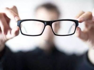 近视患者的生活挑战与适应之道